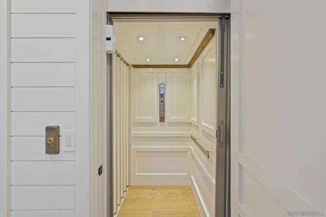 464 Westbourne St, San Diego CA: https://media.crmls.org/mediaz/e555893e-b694-4633-b6be-57e7e833f939.jpg