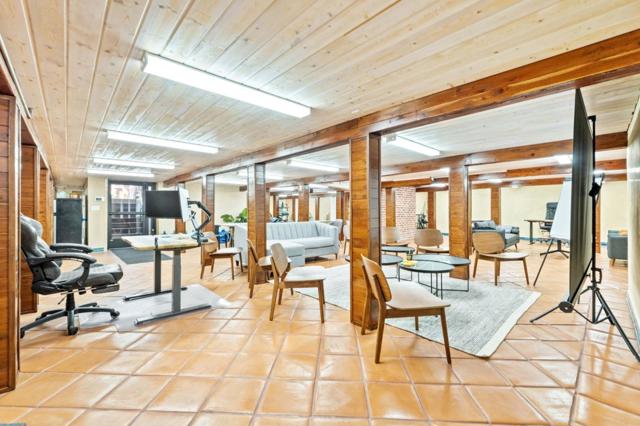 251 Middlefield Road, Palo Alto CA: https://media.crmls.org/mediaz/e5559a3d-0a77-4b4c-b1d1-2576aaf17b81.jpg