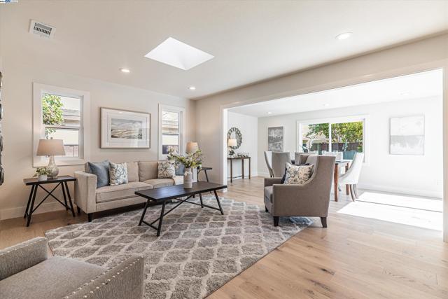 Image 14 of 49 For 344 Silvertip Ct