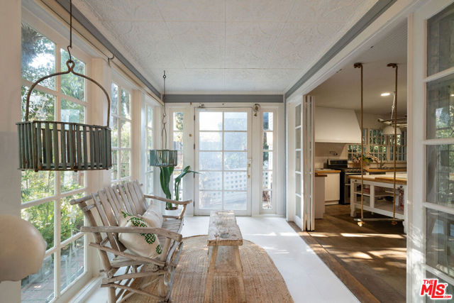 2020 Coldwater Canyon Drive, Beverly Hills CA: https://media.crmls.org/mediaz/e55657ac-7430-41c3-ac7f-351db03a21b8.jpg