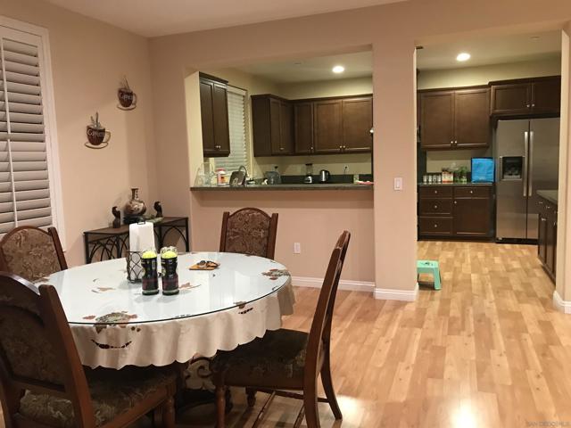 10637 Golden Willow Tr, San Diego CA: https://media.crmls.org/mediaz/e5567a52-c8b5-419f-b2dd-6222e0cdf731.jpg