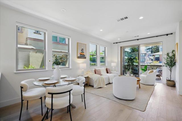 332 Marquetta Circle, Mountain View CA: https://media.crmls.org/mediaz/e556f7f0-b40a-4e27-b17e-f2a9a4b0d9e4.jpg