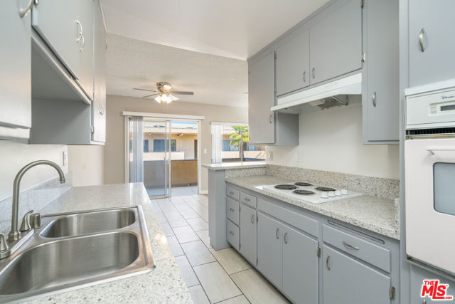 17340 Burbank Boulevard, Encino CA: https://media.crmls.org/mediaz/e557c913-7ed8-4d0f-a64c-c60a797206cd.jpg