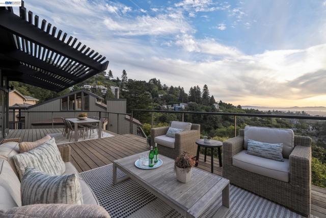 6801 ARMOUR DRIVE, Oakland CA: https://media.crmls.org/mediaz/e558c614-7675-4677-bac7-0a4603702dbc.jpg