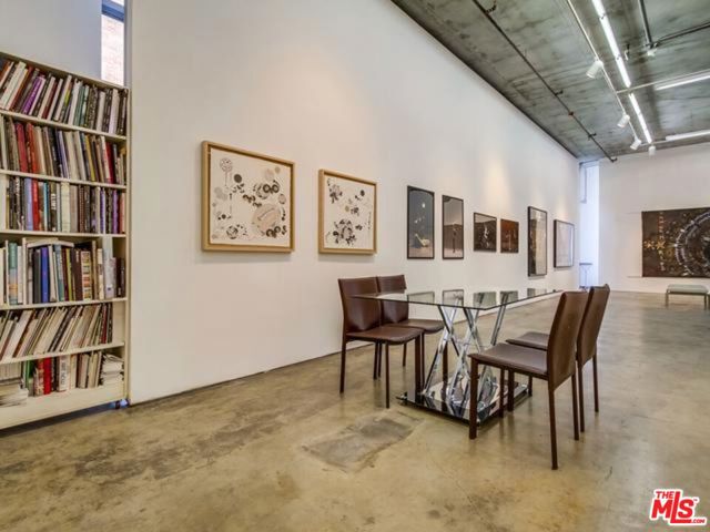 1100 S Hope Street, Los Angeles CA: https://media.crmls.org/mediaz/e558d029-0d5d-4132-83f3-decb9c3e5888.jpg