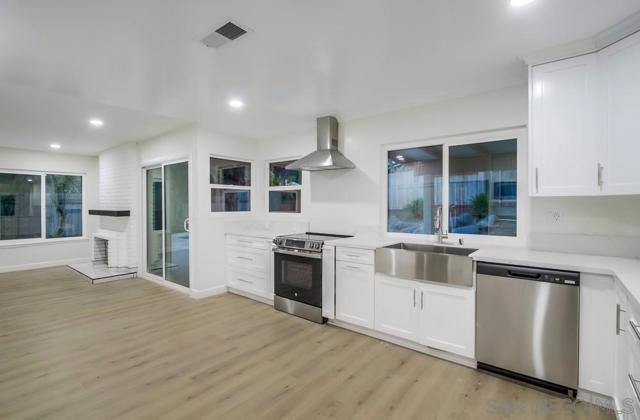4512 Terraza Ct, San Diego CA: https://media.crmls.org/mediaz/e5590666-3c40-426a-808d-69b286cc85fd.jpg