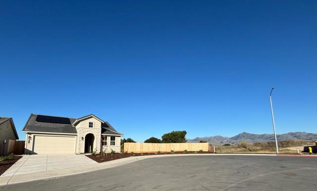 884 Carmelina Court, Hollister CA: https://media.crmls.org/mediaz/e5596a59-8361-4574-92b6-9e71b3aa715a.jpg