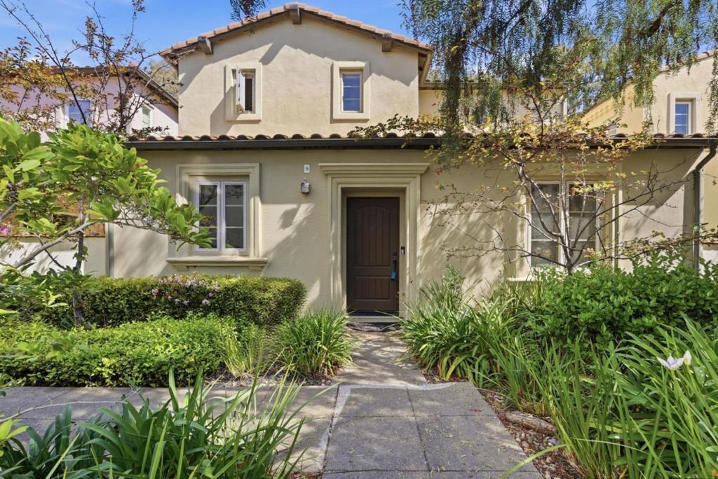 1309 Dahlia Loop