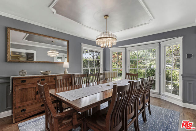 2555 N Altadena Drive, Altadena CA: https://media.crmls.org/mediaz/e55a494d-6cdf-4180-b2f0-9b5c9ad7f886.jpg