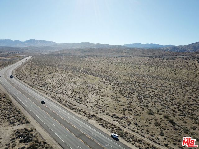 6298 Pearblossom Highway, Palmdale CA: https://media.crmls.org/mediaz/e55aeb4e-c313-438a-ab81-ecd381f06d12.jpg