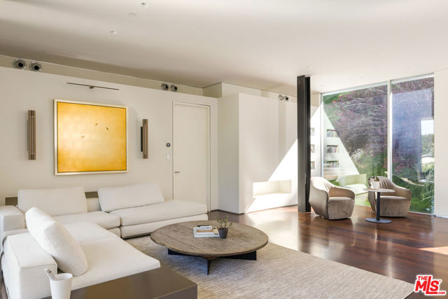 9727 Oak Pass Road, Beverly Hills CA: https://media.crmls.org/mediaz/e55b87b0-73a3-4e35-abee-7ad304f50cd9.jpg