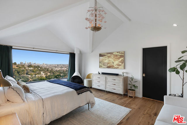 2720 Hollyridge Drive, Los Angeles CA: https://media.crmls.org/mediaz/e55b98e0-f536-4b4b-93a7-ef58ff5daac6.jpg