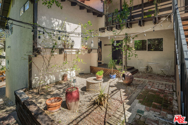 4713 Bedel Street, Woodland Hills CA: https://media.crmls.org/mediaz/e55bab19-2697-41cd-b7f6-b27b34473a06.jpg