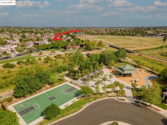 719 Monte Verde Ln, Brentwood CA: https://media.crmls.org/mediaz/e55be784-3508-463c-a286-e25e2295efdf.jpg