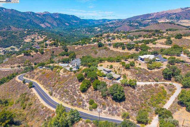 15335 Via Los Tulares, Carmel Valley CA: https://media.crmls.org/mediaz/e55cb1d6-79b5-4df9-afb1-c4be0ee4b5c7.jpg