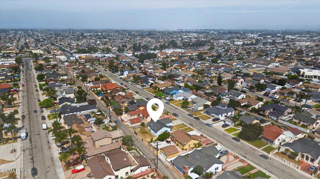342 E Hemlock Street, Oxnard CA: https://media.crmls.org/mediaz/e55ce688-123f-47c3-a24a-0316937d48d1.jpg