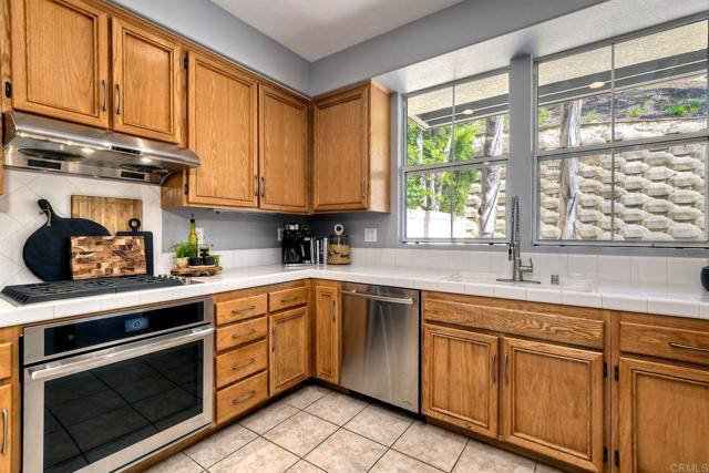 Detail Gallery Image 18 of 38 For 6852 Widgeon Pl, Carlsbad,  CA 92011 - 3 Beds | 2/1 Baths