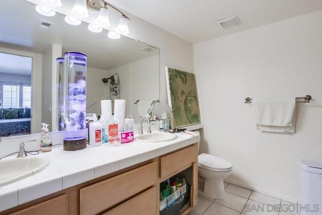 7560 Eads Ave, La Jolla CA: https://media.crmls.org/mediaz/e55d5bbd-e64e-4efc-95d5-9c771380fcdc.jpg