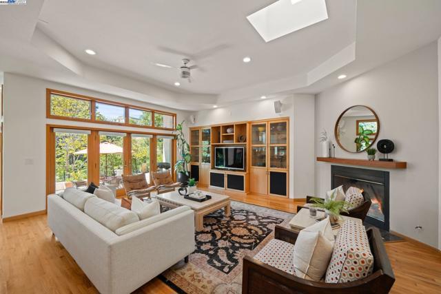 45221 Rutherford Ter, Fremont CA: https://media.crmls.org/mediaz/e55f3444-a1fd-41a8-ac4a-7f0c753d814c.jpg