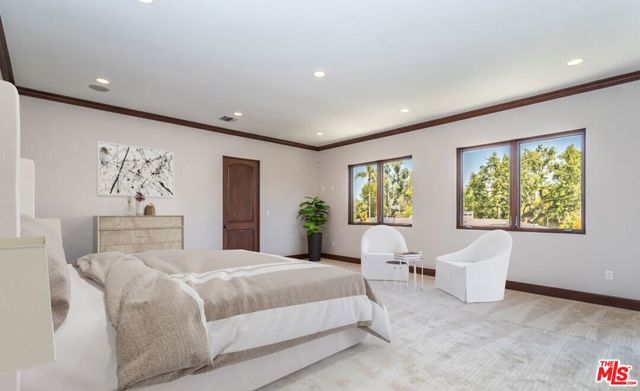 5427 Genesta Avenue, Encino CA: https://media.crmls.org/mediaz/e55fd014-d1e3-46be-8ad2-9c47d1645007.jpg