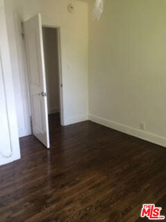 1016 Laguna Avenue, Los Angeles CA: https://media.crmls.org/mediaz/e56039b7-453c-4861-b3d4-80c14c722952.jpg