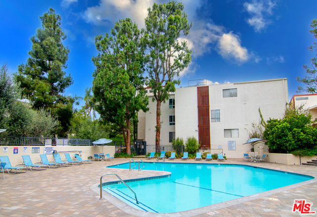 6000 Canterbury Drive, Culver City CA: https://media.crmls.org/mediaz/e5603fe6-f865-4a1f-a13f-26cdbea30b6d.jpg