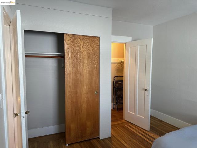 1937 87th Avenue, Oakland CA: https://media.crmls.org/mediaz/e5604be0-3143-4587-a553-4c57e7d3a544.jpg