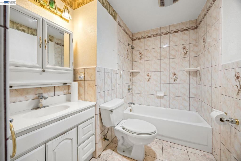 https://media.crmls.org/mediaz/e56091fd-3fda-429c-9498-7a981e74646e.jpg?preset=X-Large