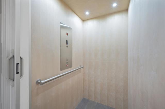 1548 Los Montes Drive, Burlingame CA: https://media.crmls.org/mediaz/e56117cc-f618-4777-98a0-772d2114fcb2.jpg