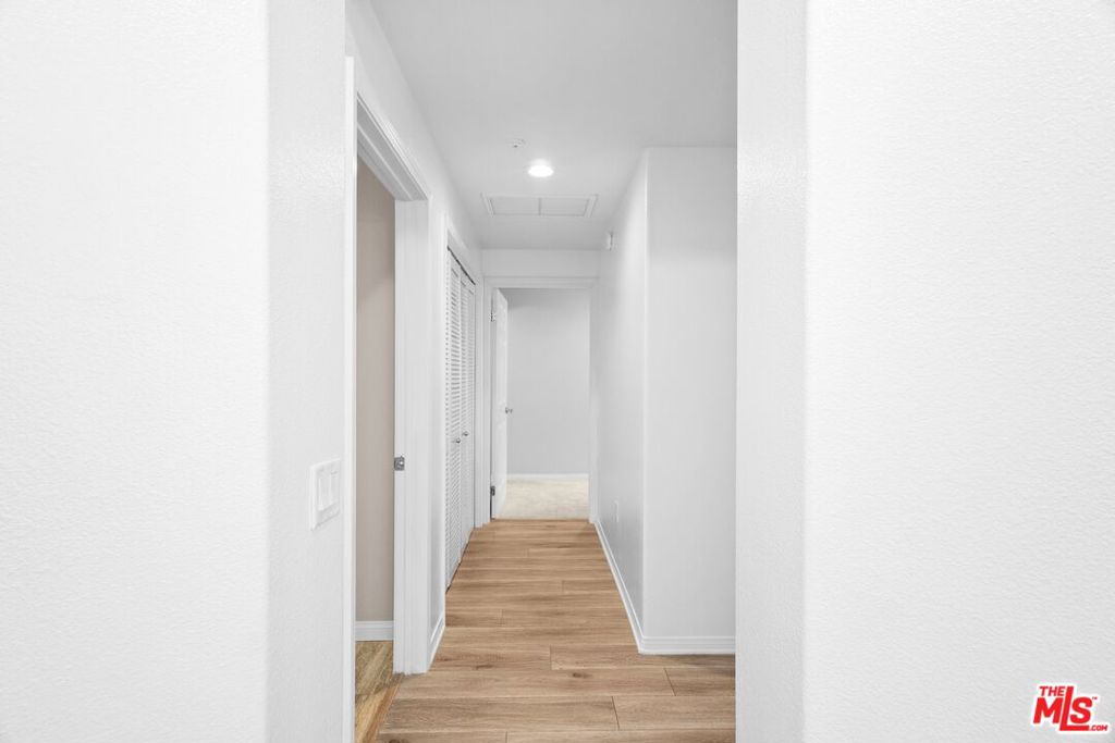 https://media.crmls.org/mediaz/e5612ac5-7bf6-49aa-a5d1-a07924a73bdf.jpg?preset=X-Large