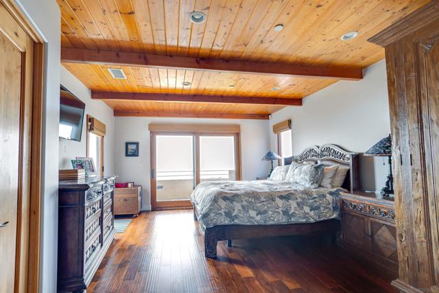 1464 Summit Ave, Cardiff by the Sea CA: https://media.crmls.org/mediaz/e56179ec-b87f-4c03-be1c-20e3b8538528.jpg