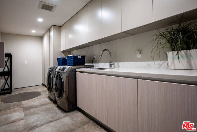 8356 W 4th Street, Los Angeles CA: https://media.crmls.org/mediaz/e5617a03-2c97-4a23-94ac-76878b5d7d9f.jpg