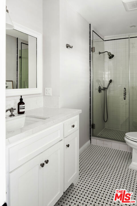 118 1/2 N Flores Street, Los Angeles CA: https://media.crmls.org/mediaz/e561e547-b973-4326-bccc-4a5126e01009.jpg