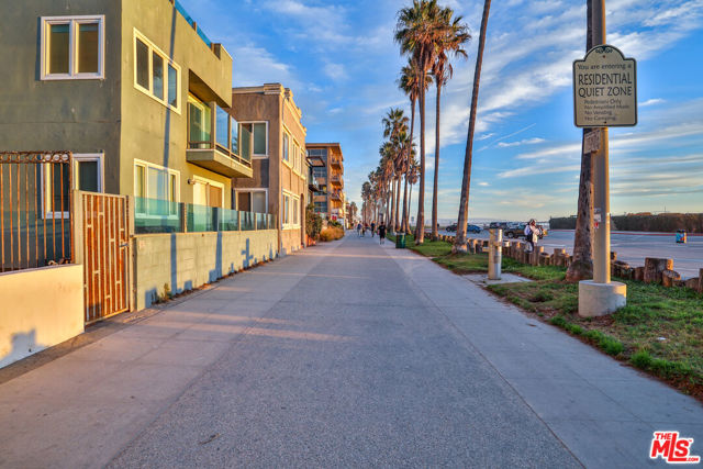 2207 Ocean Front Walk, Venice CA: https://media.crmls.org/mediaz/e5626135-5015-4cdb-a75c-d1f719b4e31b.jpg