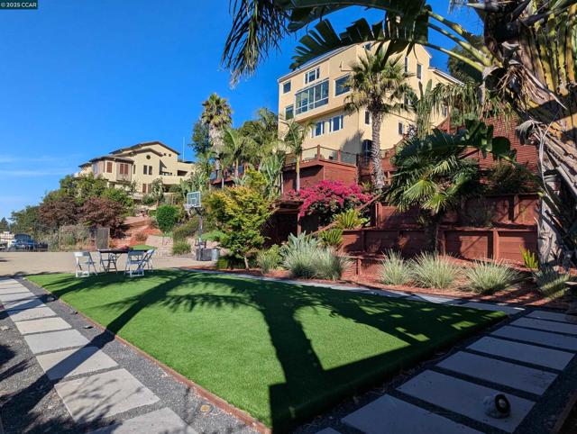 5 Besito Ave. @ Drury Rd., Oakland CA: https://media.crmls.org/mediaz/e5626189-b4e4-485d-bbe3-391bd3cecaf4.jpg