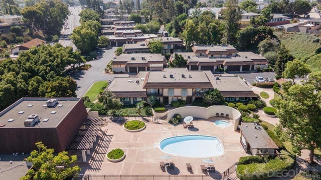 4402 Collwood Ln, San Diego CA: https://media.crmls.org/mediaz/e562625c-bfba-4215-8a94-4726c0bfa527.jpg