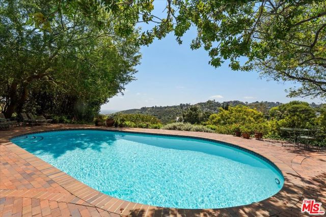 3314 Wonder View Drive, Los Angeles CA: https://media.crmls.org/mediaz/e5627baf-8f28-42b7-b93f-bc05d6d03ce4.jpg