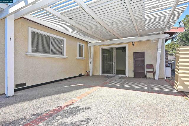 2156 MONTEREY AVENUE, Martinez CA: https://media.crmls.org/mediaz/e5630aa5-d2c5-4000-8b7a-f9b67a76efbf.jpg
