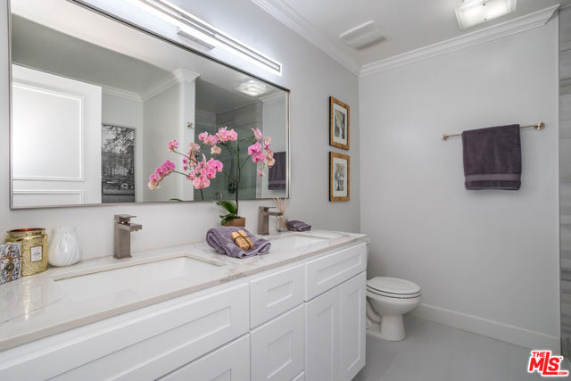310 Tahiti Way, Marina del Rey CA: https://media.crmls.org/mediaz/e5631b37-8ab8-4c94-ab3e-d49a8474093e.jpg