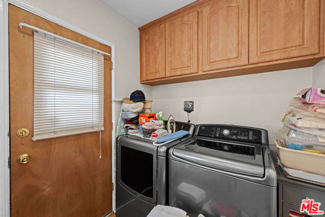2533 W 118th Place, Hawthorne CA: https://media.crmls.org/mediaz/e563314b-e8d1-45bb-813d-da516e7ad50b.jpg