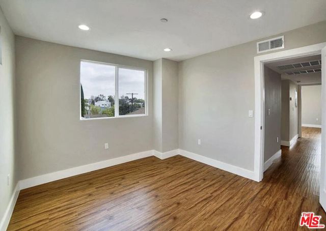 2303 Hauser Boulevard, Los Angeles CA: https://media.crmls.org/mediaz/e563c7c8-6469-4742-9ff0-83ab0e23f90a.jpg