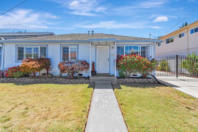 130 Cypress Street, Redwood City CA: https://media.crmls.org/mediaz/e5641acd-f3a0-417b-ae39-f549d46291c1.jpg
