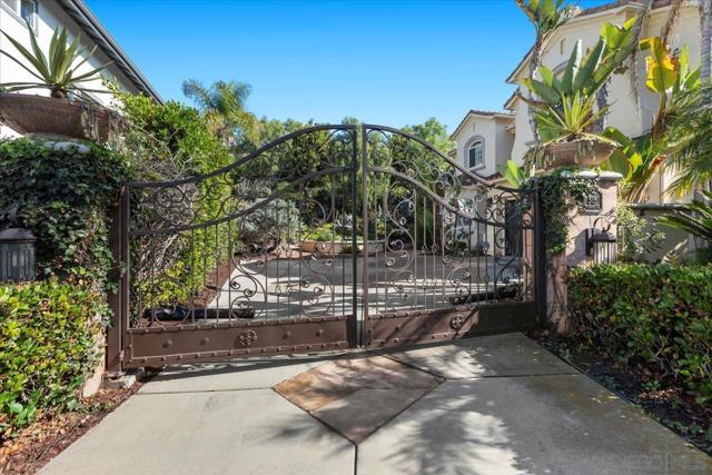 515 Verbena Ct, Encinitas CA: https://media.crmls.org/mediaz/e5643601-72ea-4020-9b95-f8f9f90ef174.jpg