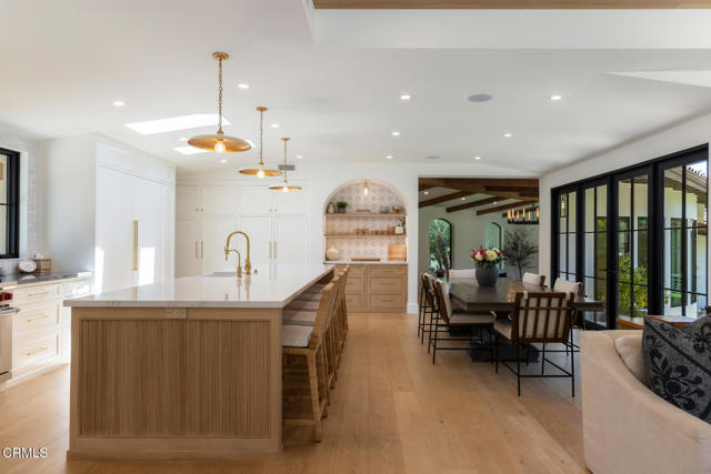 4435 Encinas Drive, La Canada Flintridge CA: https://media.crmls.org/mediaz/e5648331-104a-4936-8b58-51c14cc9ec3d.jpg