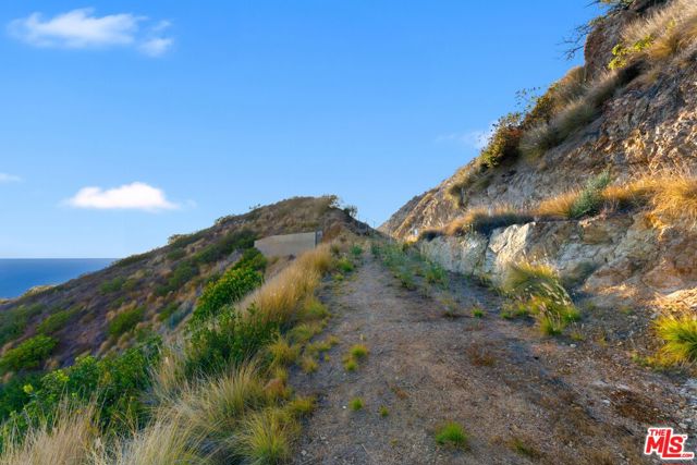 4140 Encinal Canyon Road, Malibu CA: https://media.crmls.org/mediaz/e5662a76-5185-4c66-b9bb-24a6f8dbc16a.jpg
