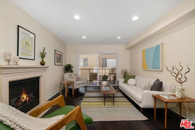 1353 N Fuller Avenue, Los Angeles CA: https://media.crmls.org/mediaz/e5669203-7a7b-4f38-8ff7-06cdfc269634.jpg