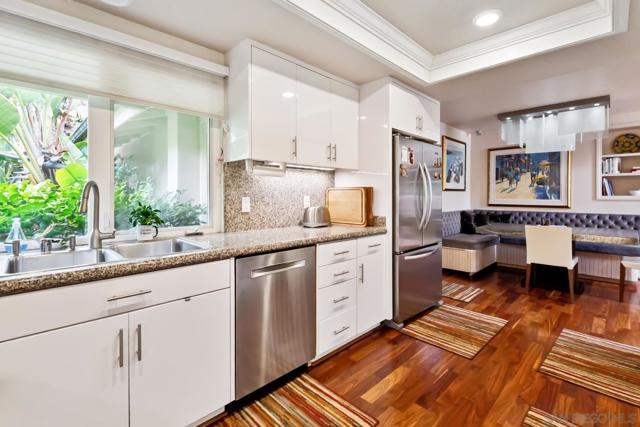 5979 Via Zurita, La Jolla CA: https://media.crmls.org/mediaz/e56738c0-6aaf-4559-99ad-f3420537c6ae.jpg