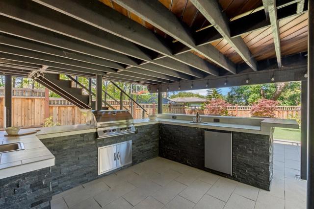 739 Oak View Way, Redwood City CA: https://media.crmls.org/mediaz/e56994d6-51cc-4999-b0ac-29f51e623343.jpg