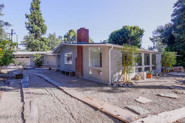 5245 Bubbling Well Lane, La Canada Flintridge CA: https://media.crmls.org/mediaz/e569b870-00d8-43fc-8c95-418890c3cb68.jpg