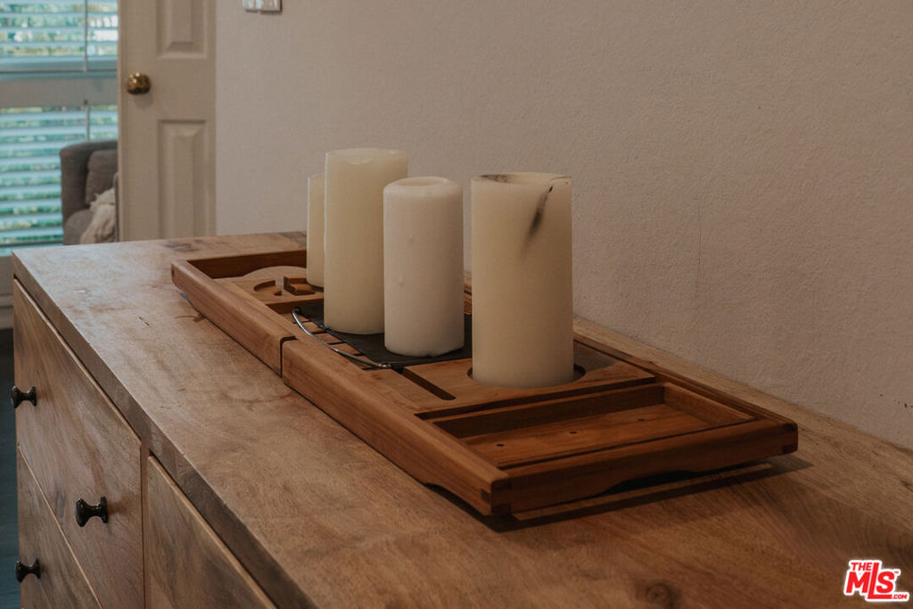 https://media.crmls.org/mediaz/e56a1dd0-6f80-4373-81b9-d531b6951e4f.jpg?preset=X-Large
